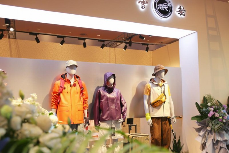 領(lǐng)跑2025皮衣新風尚，雪豹“黑科技”防水皮衣破界而來